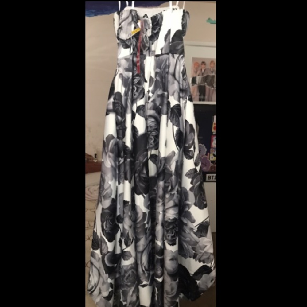 Dress - Picture 2 of 3